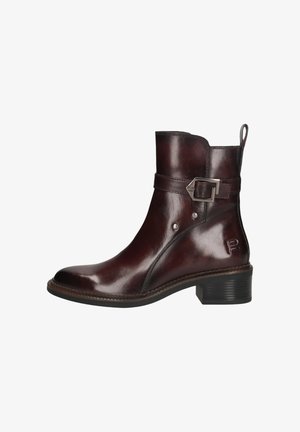 Brauner Leder-Ankle-Boot mit glänzender Oberfläche, seitlichem Schnallen-Detail und dekorativen Nieten. Verfügt über einen niedrigen, gestapelten Absatz und verstärkte Nähte.