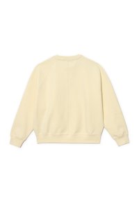 Felpa gialla con scollatura a girocollo e maniche raglan. Texture morbida, polsini e orlo a costine, con un dettaglio di cucitura centrale sul retro.