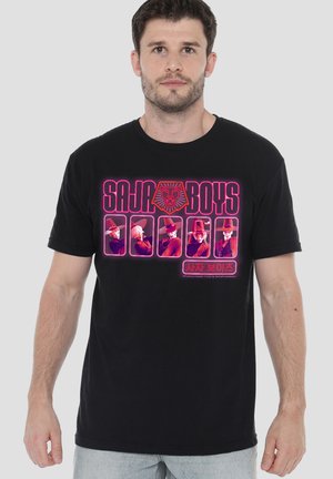 NETFLIX, KPOP DEMON HUNTERS SAJA BOYS GLOWING LIGHTS GROUP - Print T-shirt - black