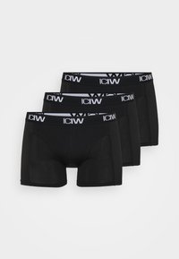 Tre boxer briefs neri con il logo bianco "ICIW" sui cinturini elastici, disposti in un'esposizione sovrapposta e a strati.