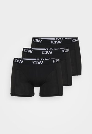 Drie zwarte boxershorts met wit "ICIW" logo op de elastische taillebanden, gerangschikt in een gelaagde, overlappende opstelling.