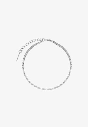 Srebrna bransoletka łańcuszkowa z prostokątnymi ogniwami. Zawiera regulowany element przedłużający i zapięcie. Gładka faktura i błyszczące wykończenie.