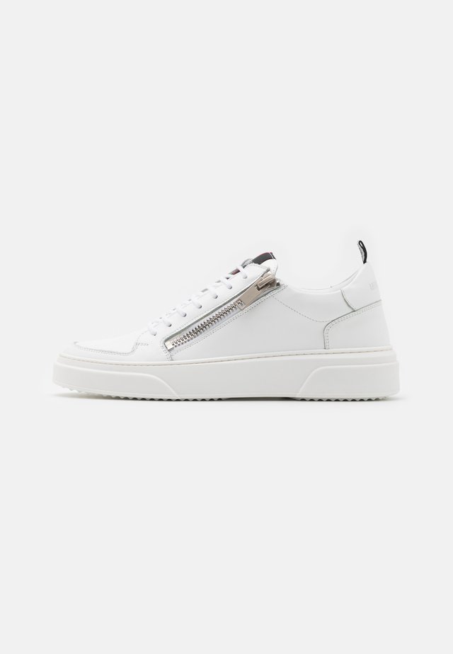 TOKEN - Sneakers laag - white