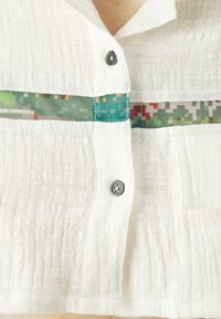 Thumbnail Image 5
