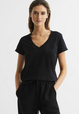 Reiss REGULAR FIT - LUANA V-NECK - Basic T-shirt - black