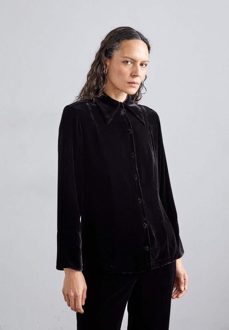 By Malene Birger - ROSIANNAS - Skjortebluser - black, Forstør