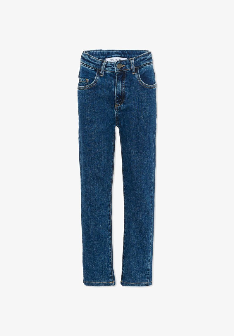 Jeans in denim blu con design a gamba dritta, cinque tasche e cuciture a contrasto. Chiusura con bottoni e passanti per cintura in vita.