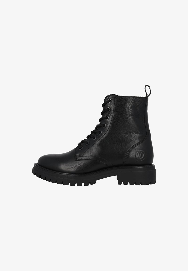 Bottine noire en cuir à lacets avec un bout rond, une semelle robuste et un soufflet arrière renforcé pour un enfilage facile. Présente un marquage discret sur le côté.