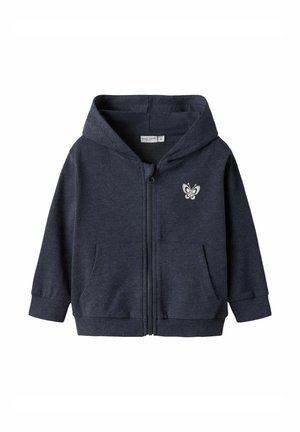 Felpa con zip blu navy in tessuto morbido, dotata di un logo a farfalla davanti, due tasche frontali e un cappuccio comodo con polsini a costine.