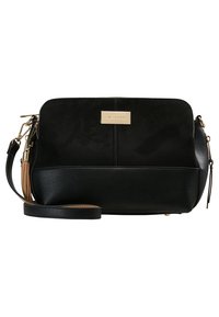 Czarna skórzana torebka na ramię z panelem zamszowym, złotym okuciem, zamkiem błyskawicznym i regulowanym paskiem. Posiada subtelny teksturowany wzór.