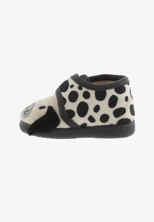 Zapatilla suave para niños pequeños con patrón de perro dálmata en blanco y negro, con orejas y cara de perro en la punta y una correa de velcro.