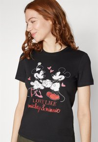 ONLY ONLMICKEY LIFE VALENTINE - Apdrukāts T-krekls - black print/love like