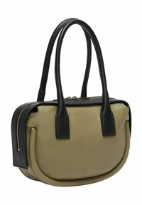Lederhandtasche mit runder Form, die einen beigen Hauptkörper und schwarze Akzente aufweist, doppelte Griffe und einen Reißverschluss.