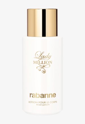 Weißer zylindrischer Lady Million Körperlotion-Flasche von Rabanne mit goldenem Verschluss und goldfarbenem, stilisiertem Text auf der Vorderseite.