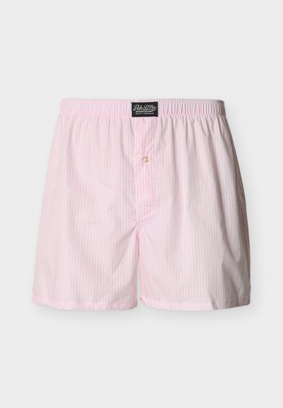 Calzoncillos tipo bóxer para hombre a rayas en rosa claro y blanco, con cintura elástica y bragueta con botones, etiqueta de ropa de dormir de calidad Polo Ralph Lauren.