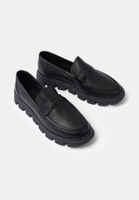Bata Iešļūcenes - nero