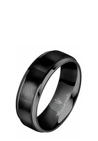 Schwarzer Edelstahlring mit gebürsteter Oberfläche, der ein glattes zentrales Band und polierte Außenkanten aufweist, graviert mit einem Logo.