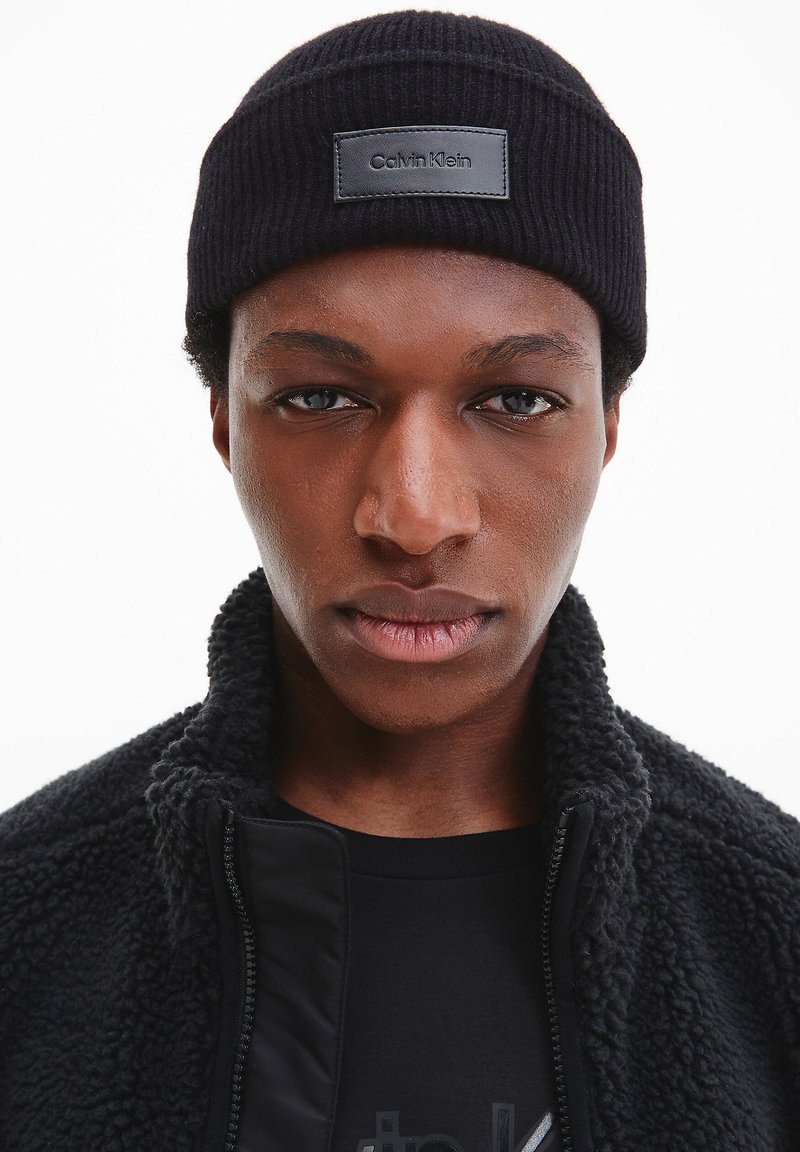 Calvin Klein BADGE DOCKER UNISEX - Beanie - ck black/black - Zalando.co.uk