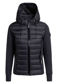 Gepolsterte schwarze Jacke mit Kapuze, Reißverschluss vorne und Seitentaschen. Verfügt über eine gesteppte Vorderseite und weiche Stoffärmel. Verstellbare Kordelzüge an der Kapuze.