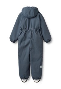 Ciemnoszary, ocieplany kombinezon narciarski z kapturem, elastycznym talią i mankietami; wyposażony w paski na stopy oraz okrągłe logo na lewej nogawce.