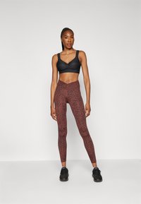 Hunkemöller THE ALL STAR - Športni modrček s srednjo podporo - black