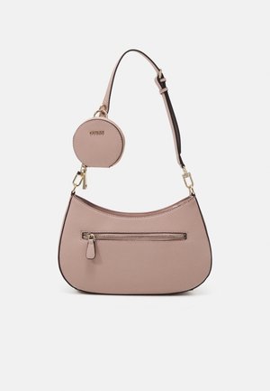 Lyserød tekstureret læder skuldertaske med aftagelig rund møntpung, guldfarvet hardware, front lynlås lomme og justerbar rem.