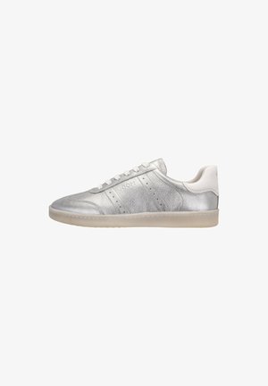 Low-top silver leather sneaker with white laces and a beige sole, featuring subtle perforations and white heel tab.