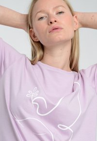 Maze PEACE - T-shirts print - violet breeze