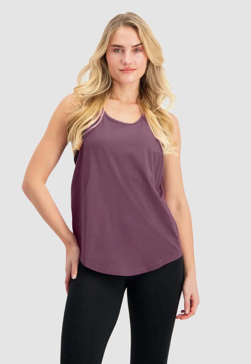 Lila ärmelloses Sporttop mit rundem Ausschnitt, glatter Textur und leicht abgerundetem Saum, kombiniert mit schwarzen Leggings.