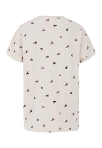 T-shirt beige clair à manches courtes, présentant un motif répété de petites illustrations de personnes sur des bicyclettes et des planches de surf.