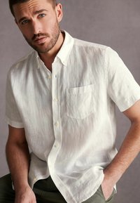 Next SIGNATURE SHORT SLEEVE - Vapaa-ajan kauluspaita - white