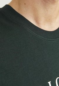 Jack & Jones RUNDHALS - T-shirts print - forest river