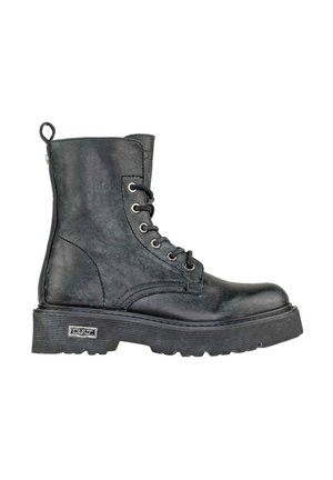 Stivale alla caviglia in pelle nera con lacci, suola chunky e logo in metallo argento sul tallone, con linguetta sul retro.