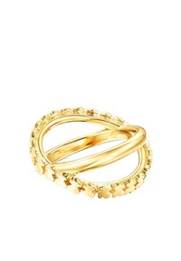 Złota podwójna obrączka z jednym gładkim, prostym paskiem oraz jednym paskiem z małymi szczegółami w kształcie koniczynki.