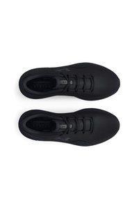 Zapatillas deportivas negras con parte superior de malla para transpirabilidad, diseño texturizado y agujetas planas. Presenta la marca "Comfort Deluxe System" en el interior.