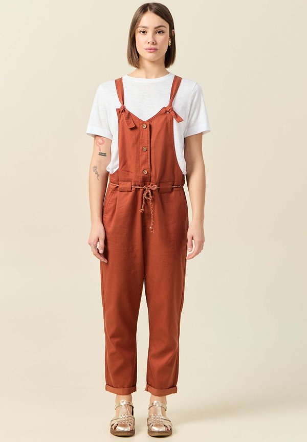 FLIESSENDE MIT KNOPFLEISTE - Latzhose - rouge foncé