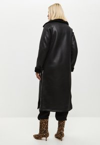 Cesare Gaspari Abrigo de invierno - black