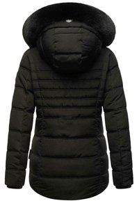 Zwarte pufferjack met capuchon voorzien van faux fur, geborduurd ontwerp en elastische manchetten. Heeft een geborduurd logo op de achterkant.