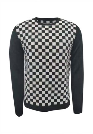 Maglione a scacchi bianco e nero con collo a giro, caratterizzato da un motivo testurizzato sul davanti e maniche nere uniformi.