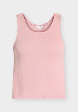 Débardeur en maille côtelée rose clair sans manches avec encolure ronde et petite étiquette intérieure au dos.