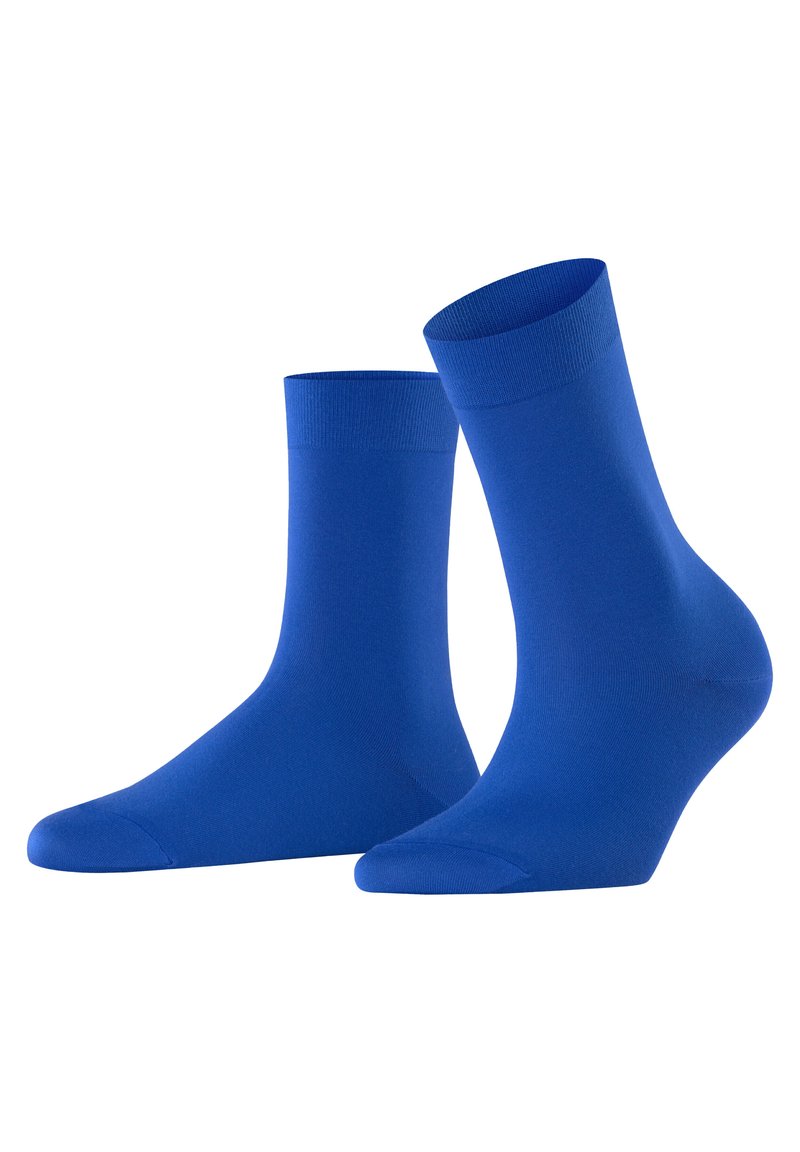 Calze in cotone blu con una texture liscia, altezza a metà polpaccio e punta e tallone rinforzati. Design semplice senza motivi o loghi visibili.