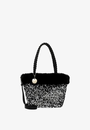 Schwarze Pailletten-Handtasche mit geflochtenem Griff, weichem schwarzem Fellbesatz und abnehmbarem Schulterriemen. Verfügt über einen metallischen Logo-Anhänger.