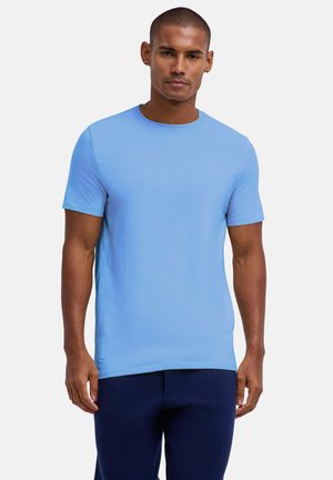 FALKE, T-SHIRT - Basic T-shirt - sky blue