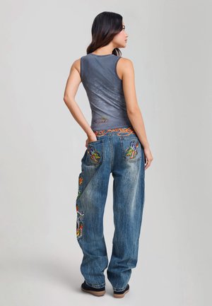 Ed Hardy, WOMENS CRAWLING DRAGON RELAXED JEAN - Vaqueros boyfriend - blue denim