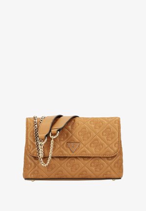 Tan gekwartste handtas met een decoratief patroon, zilveren kettingriem en een klep met een driehoekig merkembleem.