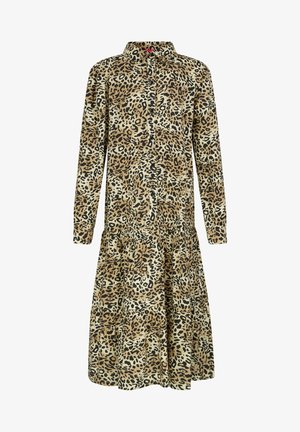 Leopardprintkjole med lange ærmer, knapdetaljer og en lagdelt nederdel, præsenterer en farvepalet i brune og beige nuancer.