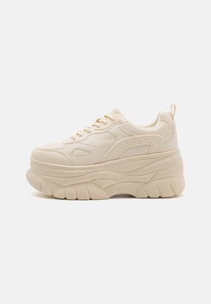 - Sneakersy niskie