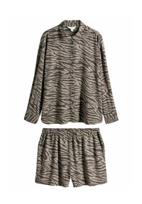 Zebra-Muster Loungewear-Set in Grün und Beige, bestehend aus einem knöpfenlosen Langarmshirt und Shorts mit elastischem Bund. Leichter Stoff.