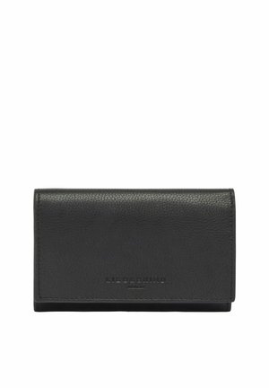 Cartera de cuero negro texturizado con cierre de solapa y nombre de marca "LIEBESKIND" grabado en el centro delantero.