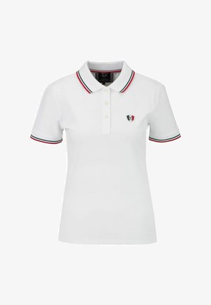 Witte polo met een twee-knopenplist, korte mouwen en groene en rode strepenaccenten op de kraag en de manchetten. Heeft een logo op de borst.